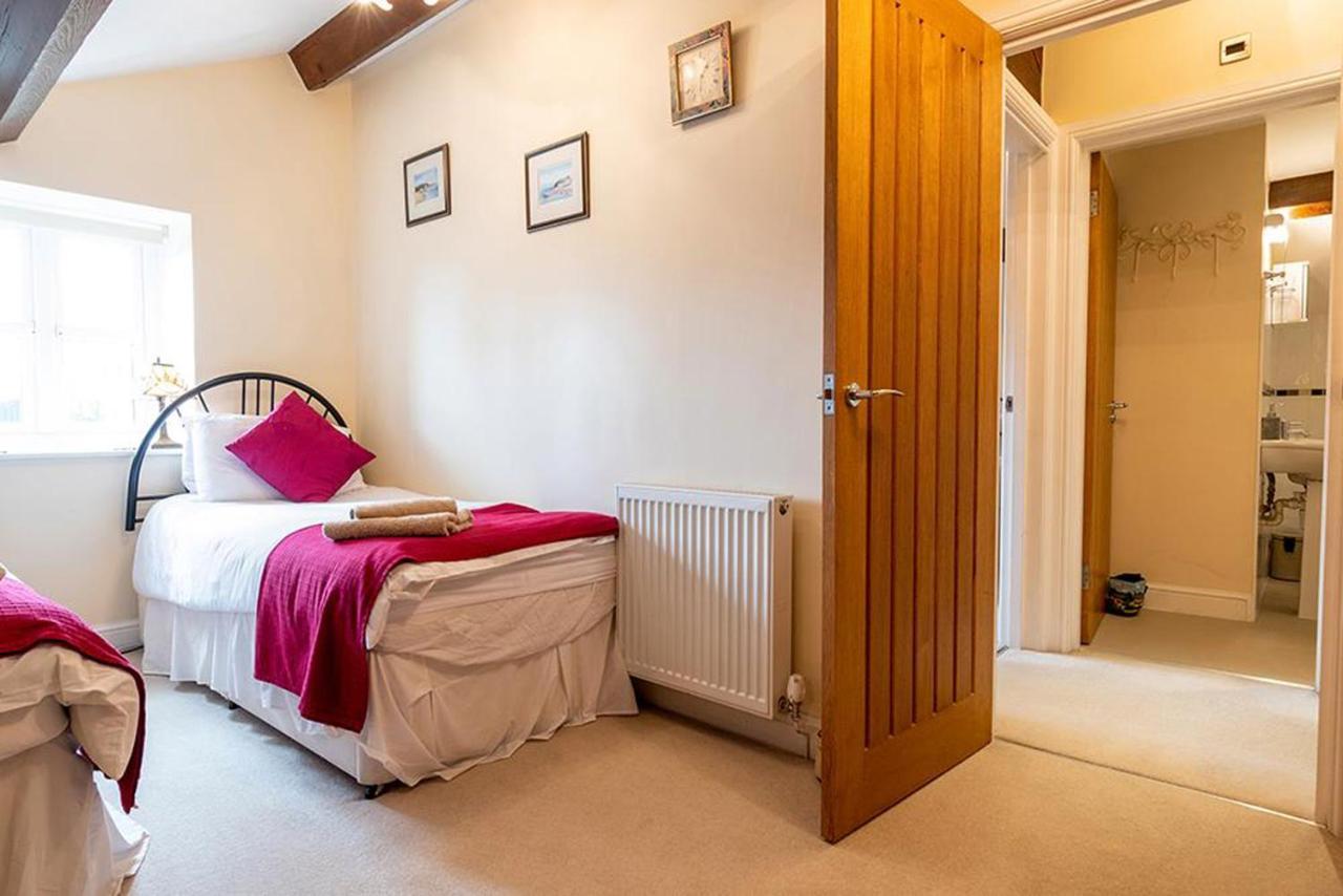 Tregarnedd Cottage لانْجيفْني المظهر الخارجي الصورة